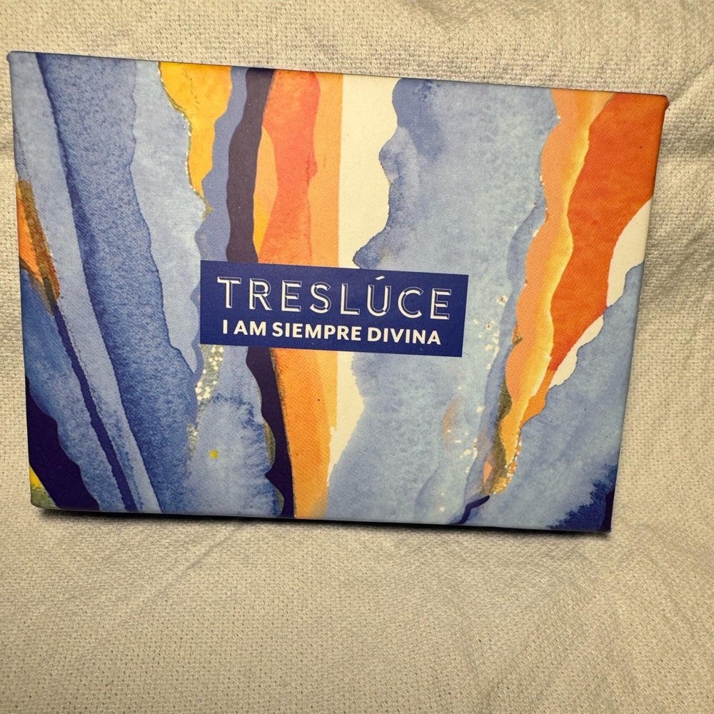 Treslúce I Am Siempre Divina eyesh palette